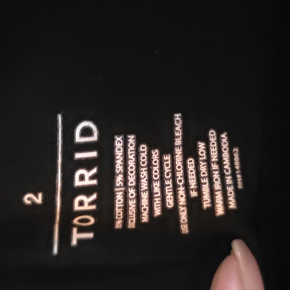 🖤🌸 Torrid Crop Premium Legging – Scallop Embroidery | Black | Size 2 (18/20) - Picture 7 of 9